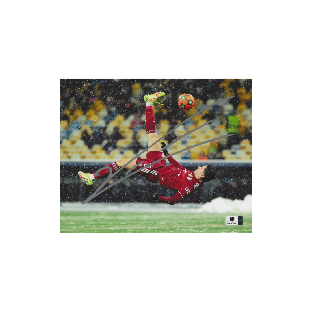 Robert Lewandowski FC Bayern Munich Autographed 8x10 Photo With COA - Fan Freaks
