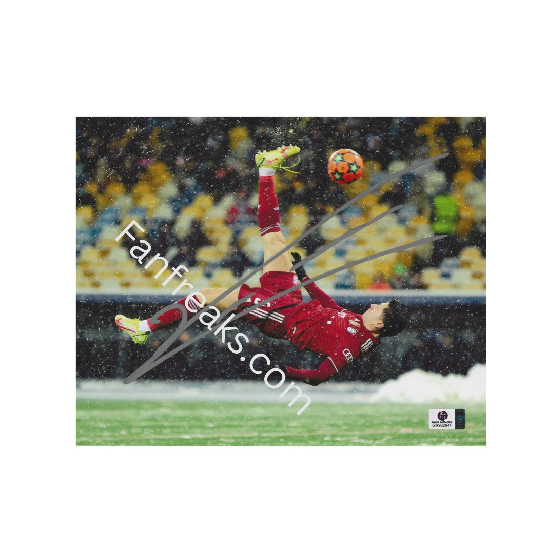 Robert Lewandowski FC Bayern Munich Autographed 8x10 Photo Reprint - Fan Freaks