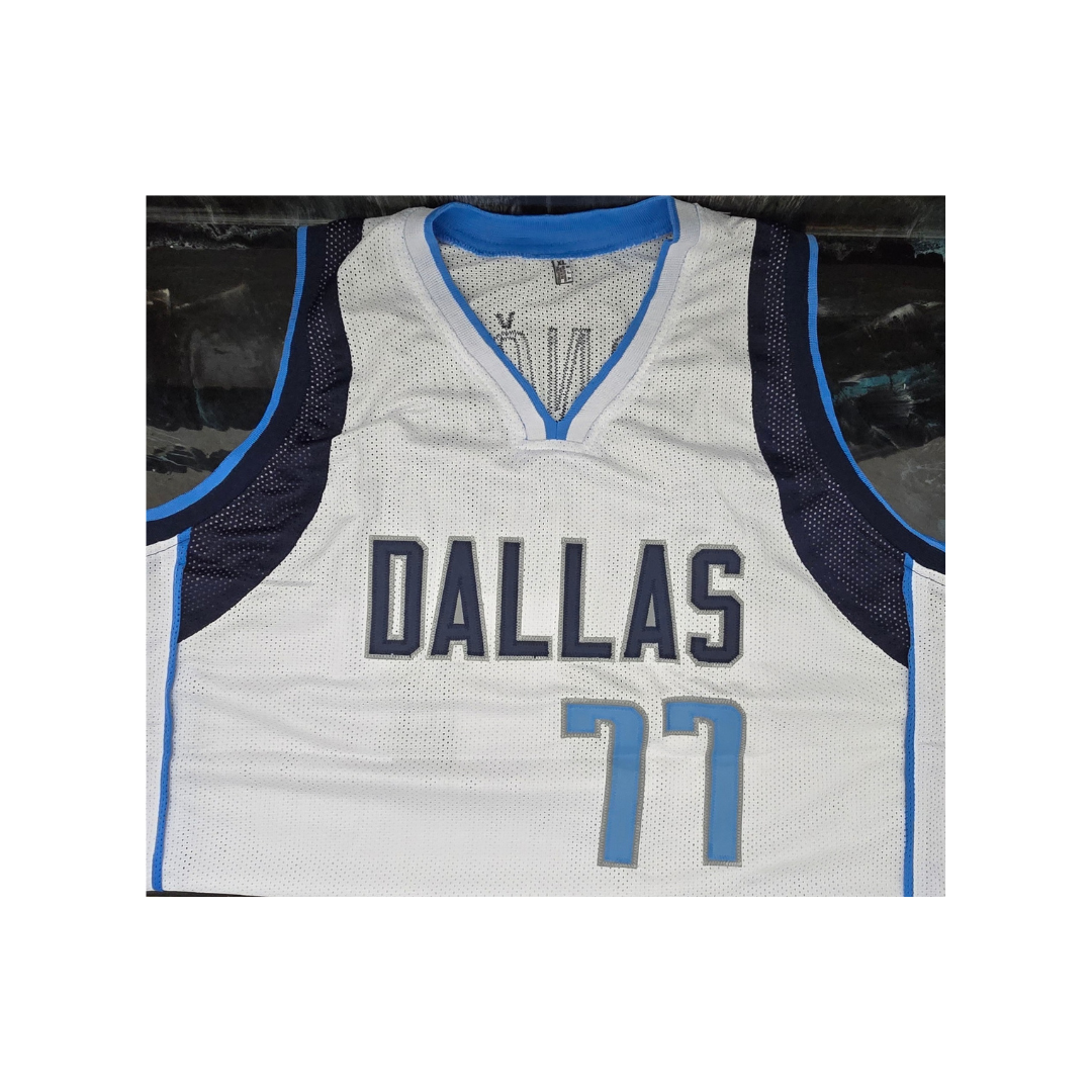 Luka Doncic of the Dallas Mavericks signed basketball jersey COA