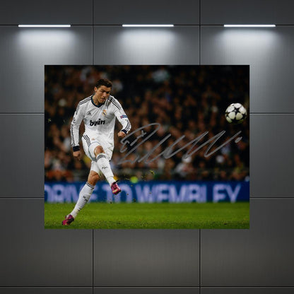Cristiano Ronaldo Real Madrid signature-style photo reprint – 8x10 Art Print #6