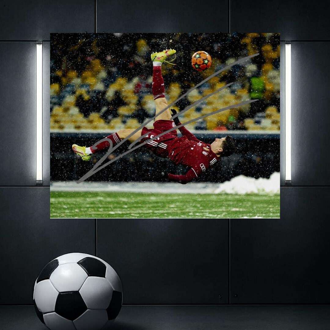 Robert Lewandowski FC Bayern Munich  Signed Photo Print Autograph Wall Art