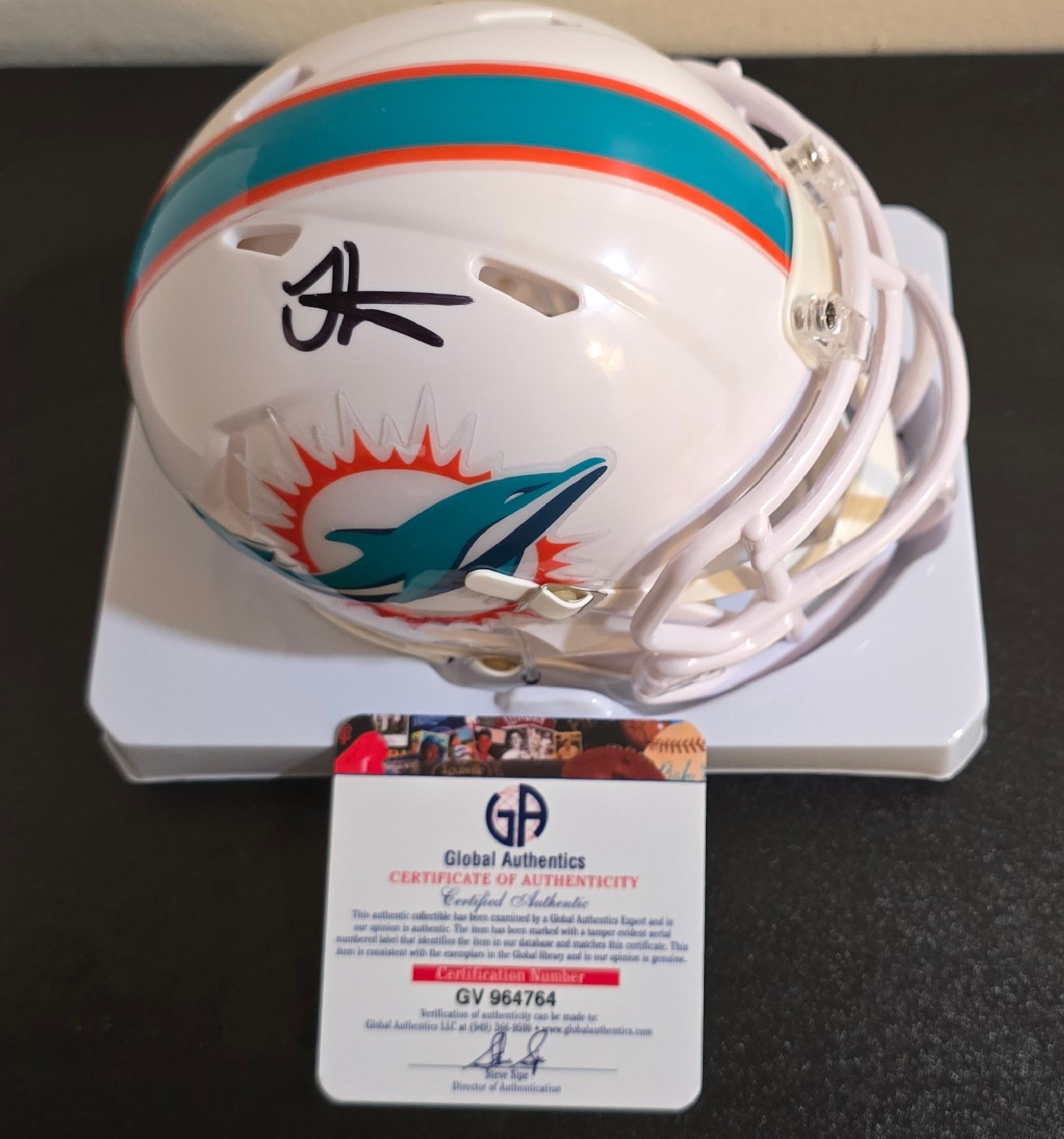 Tyreek Hill Miami Dolphins Autographed Riddell Mini Helmet With COA - Fan Freaks