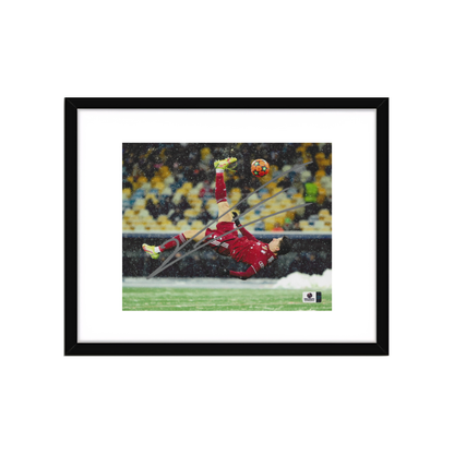 Robert Lewandowski FC Bayern Munich Autographed 8x10 Photo With COA W/Frame - Fan Freaks