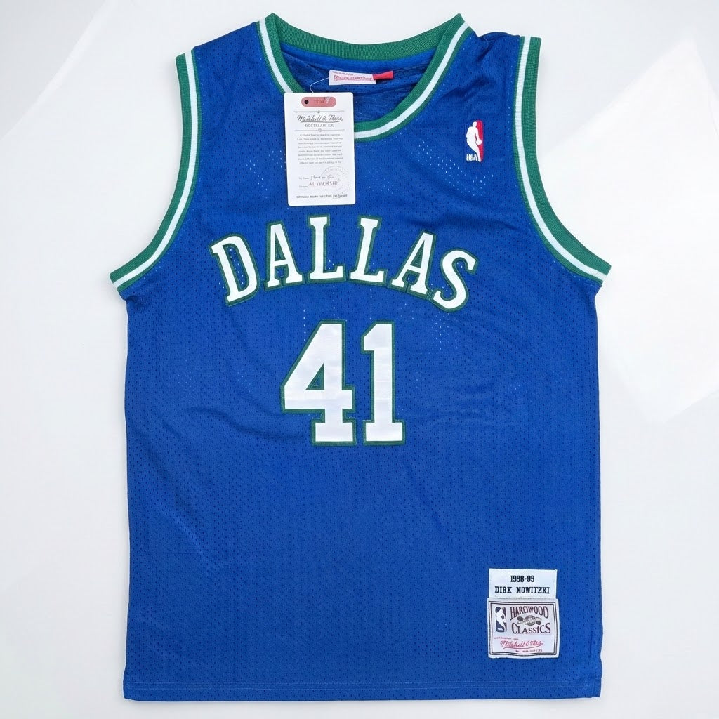 Dirk Nowitzki #41 signed Dallas Mavericks jersey – additional product image