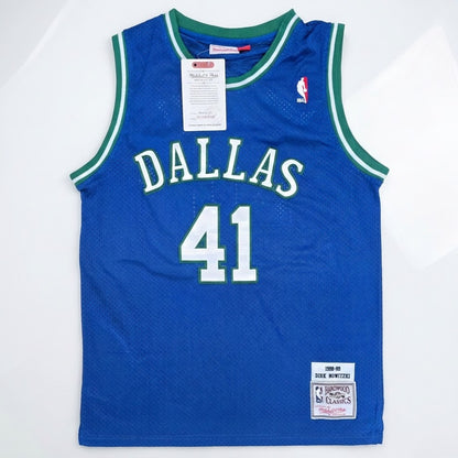 Dirk Nowitzki #41 signed Dallas Mavericks jersey – additional product image