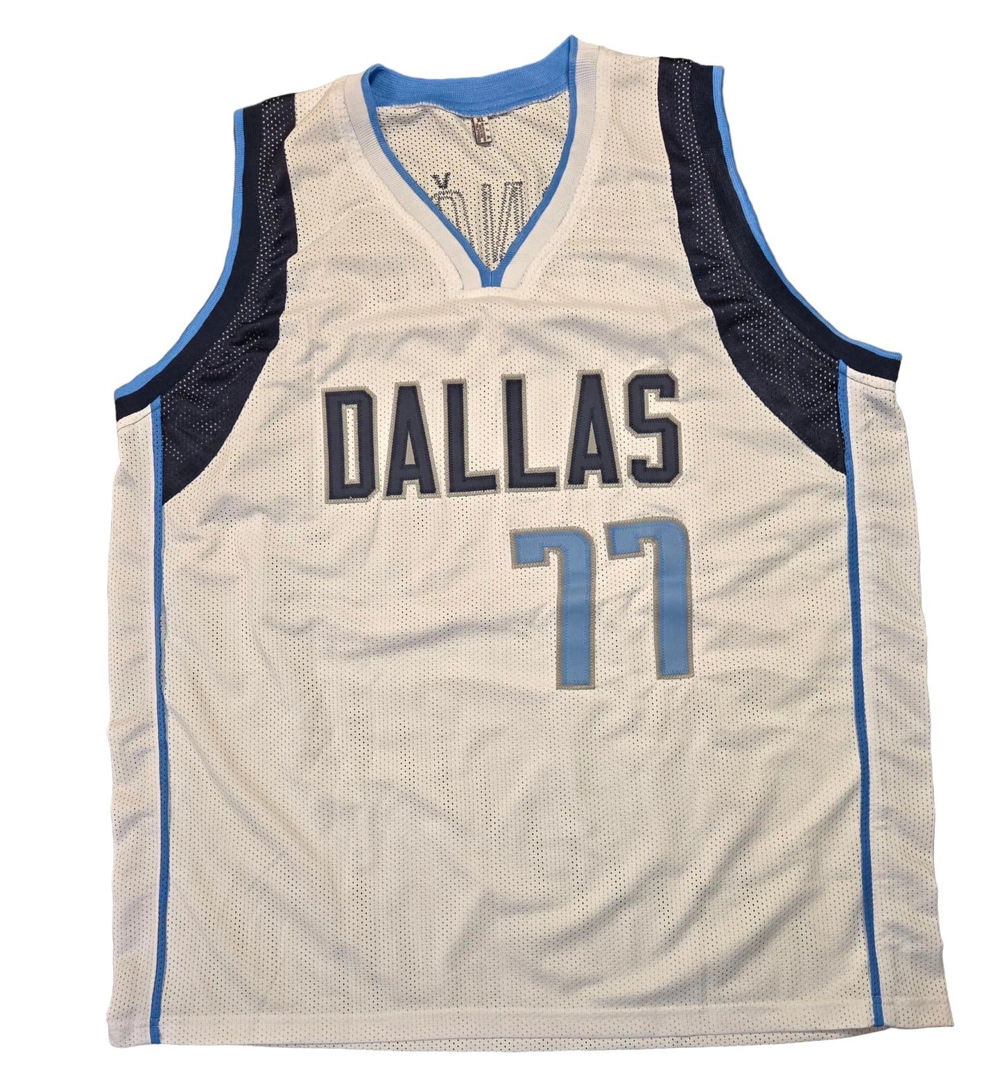 Luka Doncic of the Dallas Mavericks signed basketball jersey COA