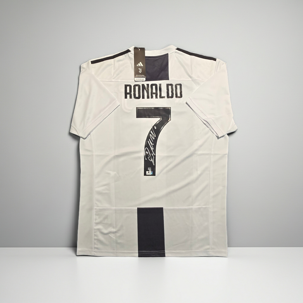 Cristiano Ronaldo FC Juventus Autographed Adidas 2018-19 Home Soccer Jersey coa (XL)